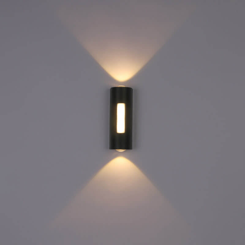Luminoir LED Væglampe | Cylinderformet Design | Sort/Hvid | Moderne Udendørsbelysning | Energieffektiv | 7W | 700 lm | Aluminium & Glas | IP Værdi