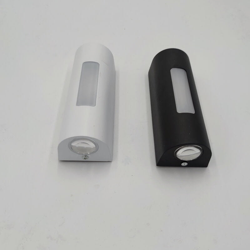 Luminoir LED Væglampe | Cylinderformet Design | Sort/Hvid | Moderne Udendørsbelysning | Energieffektiv | 7W | 700 lm | Aluminium & Glas | IP Værdi