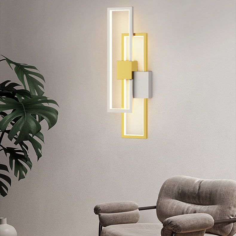 Firkantet LED-væglys | Jern- og silikoneramme | Sort og guld | Moderne design | 3 lysfarver | 15W til 25W | Bredde 14-16 cm | Højde 42-50 cm