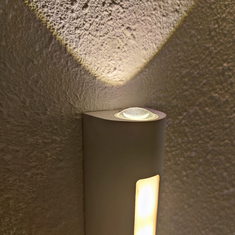 Luminoir LED Væglampe | Cylinderformet Design | Sort/Hvid | Moderne Udendørsbelysning | Energieffektiv | 7W | 700 lm | Aluminium & Glas | IP Værdi