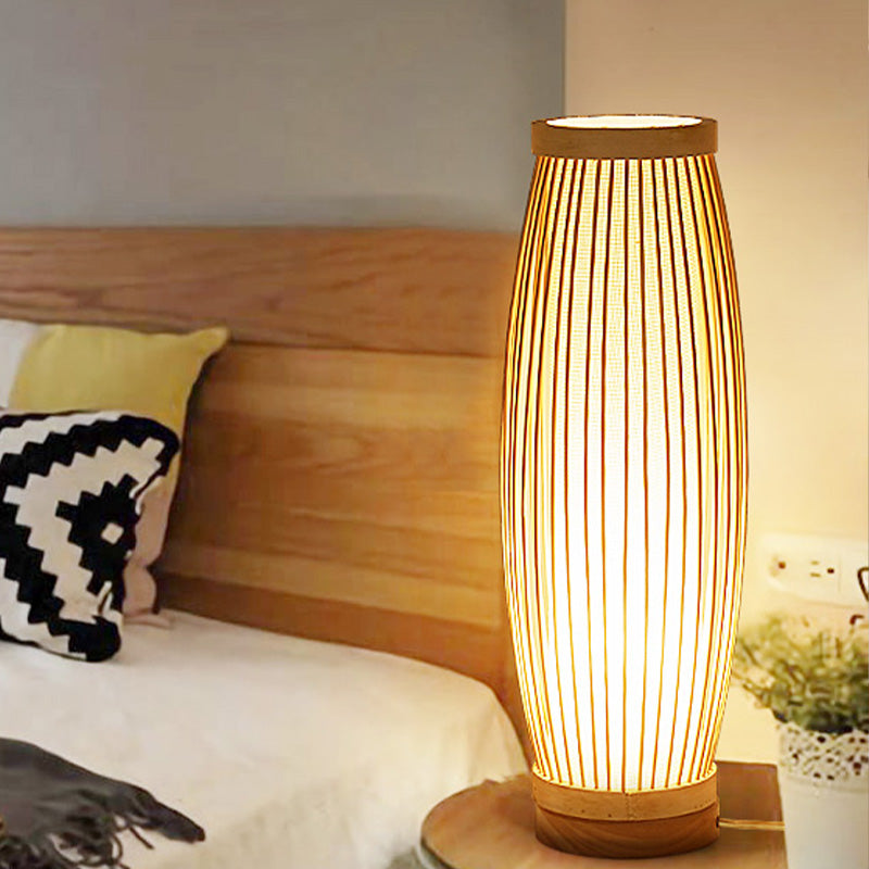 BambooGlow | Aflang lampe i bambus | Stofskærm | Økologisk design | Orientalsk inspiration | Blød og varm belysning | Perfekt til stue og soveværelse