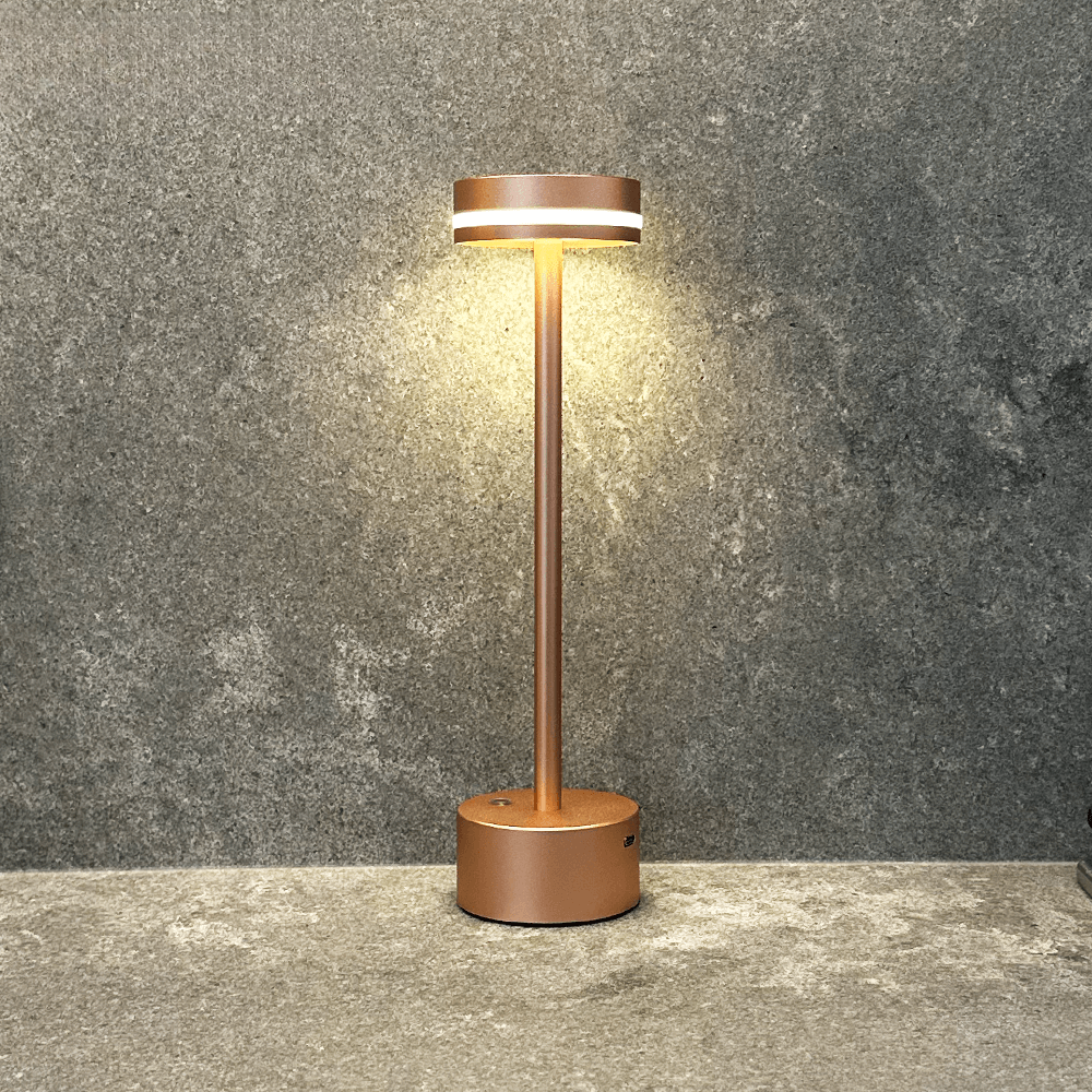 LuxeLight af Luminoir | Trådløs bordlampe i aluminium | Justerbar lysstyrke | Genopladeligt batteri | Elegant og funktionelt design | CE, CSA, FCC