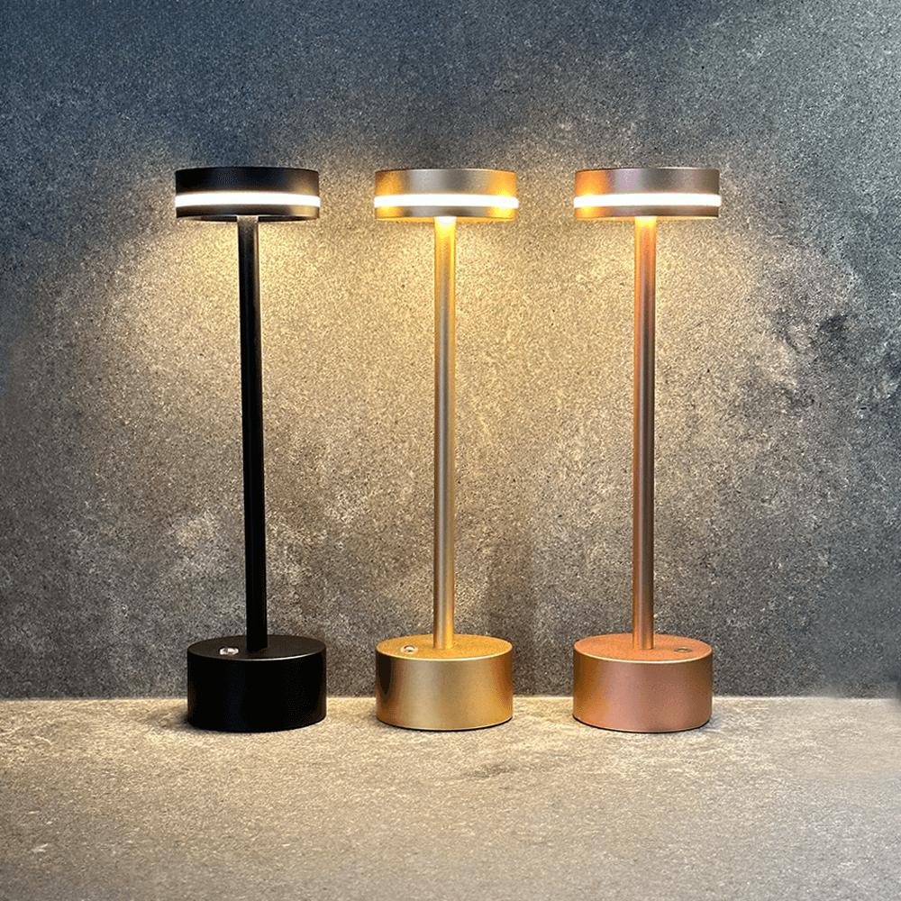 LuxeLight af Luminoir | Trådløs bordlampe i aluminium | Justerbar lysstyrke | Genopladeligt batteri | Elegant og funktionelt design | CE, CSA, FCC
