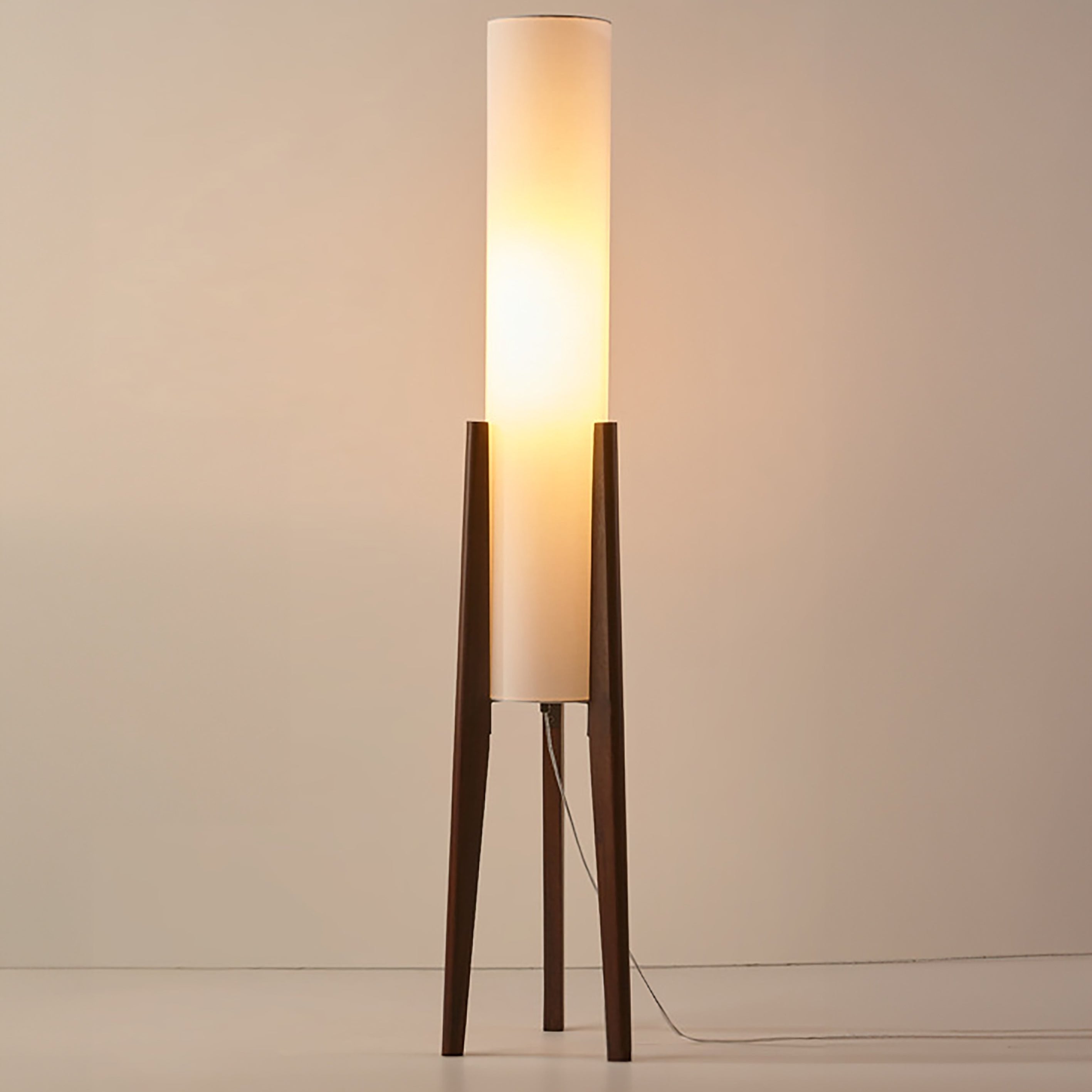 Valnødbund | Skandinavisk gulvlampe | Moderne design | Stofskærm | LED E27 | H126,8 cm | B26 cm | AC