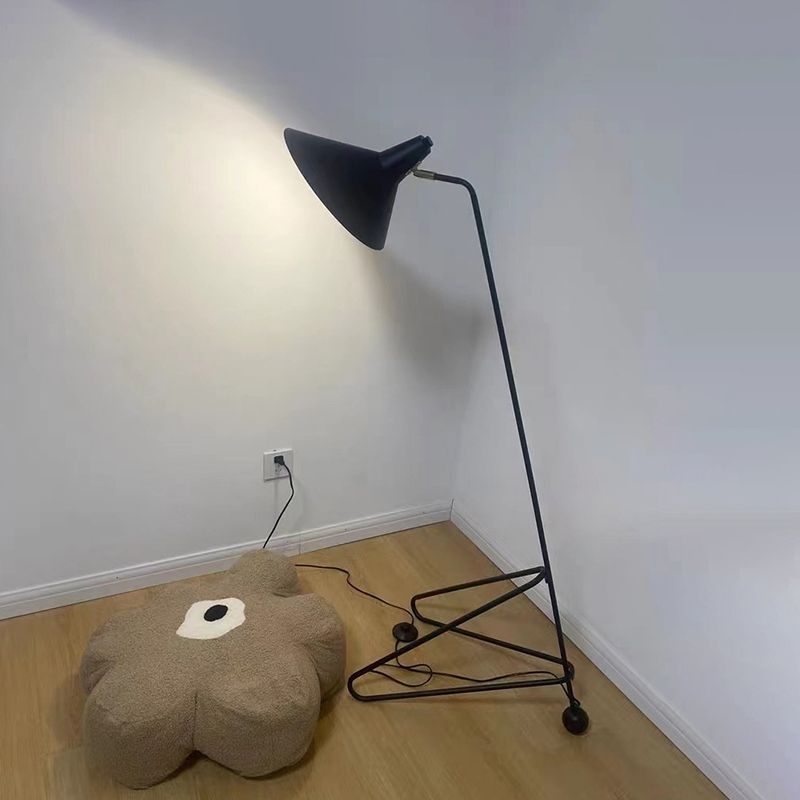 Meliana | Moderne Gulvlampe | Minimalistisk Design | Ideel til Stue og Kontor | Holdbar Konstruktion | Elegant og Innovative