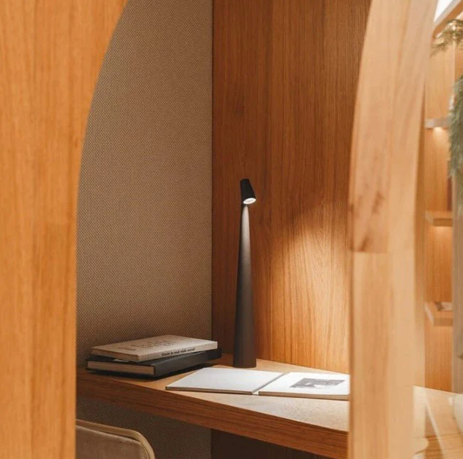 Håndlavet Luxe Belysning | Dæmpbar LED-lampe | Aluminium & Polycarbonat | 2700K | Høj CRI | 35/45 cm Høj | Batteridrevet | Moderne