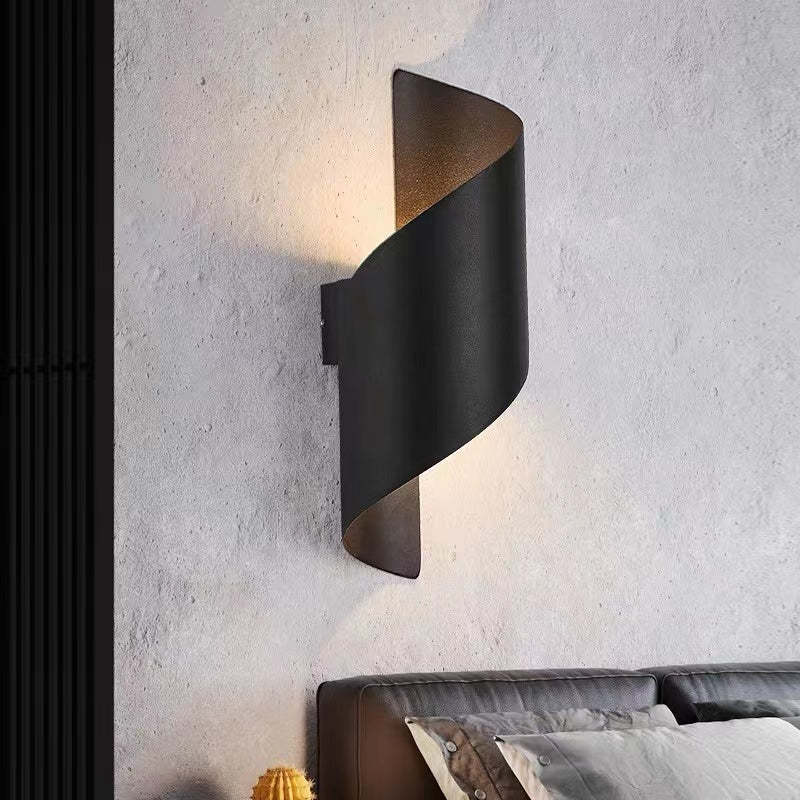 Orr LED Væglampe | Spiraldesign | Hvid/Sort | Indendørs Metal | Moderne Stil | Effektfuldt Lys | Ideel til Stue og Gang | IP20 Beskyttelse