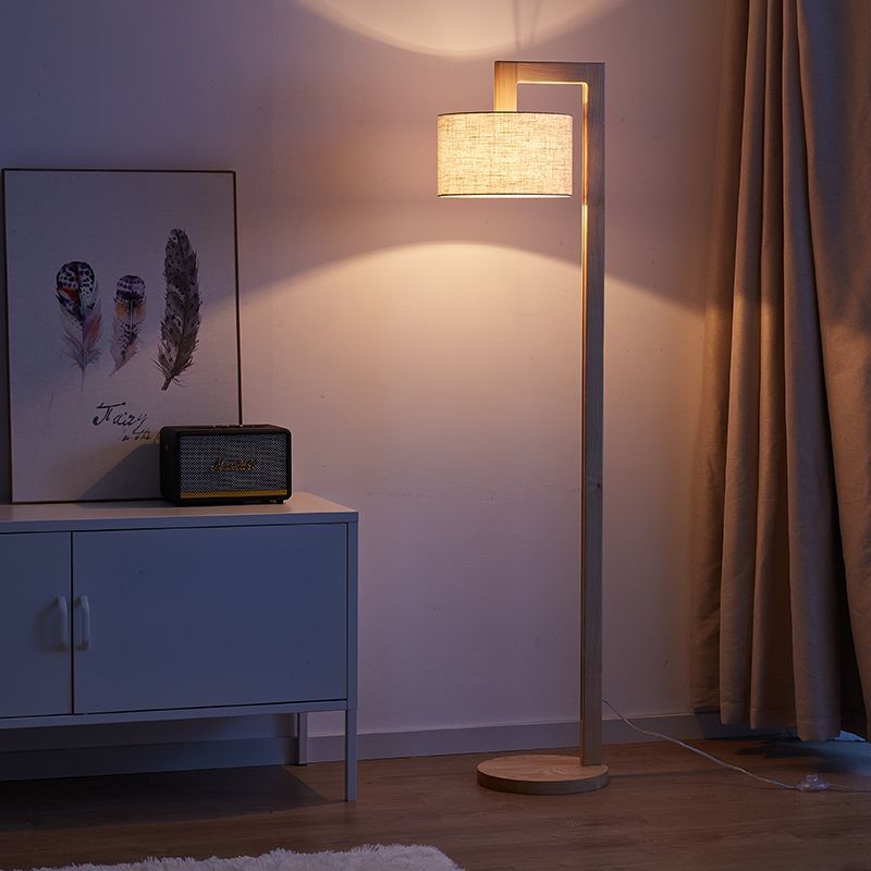 Ozawa | Gulvstående LED-lampe | Vinklet arm | Beige træ | Moderne design | Indendørs belysning | Soveværelse &
