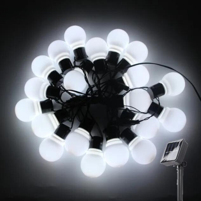 FestoonGlow | Udendørs Lysguirlande | LED | Vejrbestandig | Nem Installation | 4,5m | 10 Lamper | Perfekt til Havefester | Skab Stemning i Haven