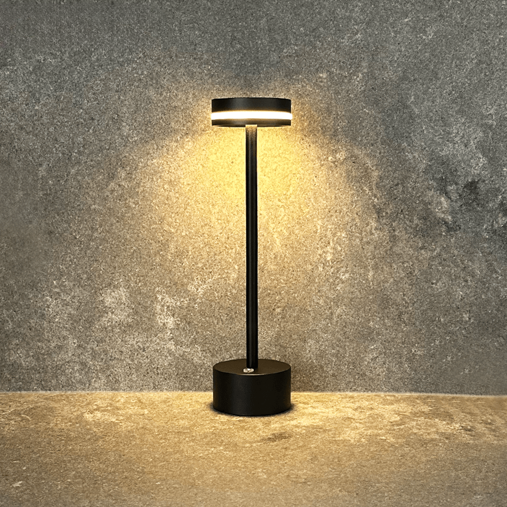 LuxeLight af Luminoir | Trådløs bordlampe i aluminium | Justerbar lysstyrke | Genopladeligt batteri | Elegant og funktionelt design | CE, CSA, FCC