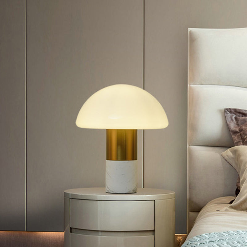 DomeGlow | Bordlampe | Matteret Glasskærm | Høj Kvalitet Glas & Metal | Moderne Design | Hvid & Grøn | E26/E27 Base | LED-Kompatibel | Stilfuld