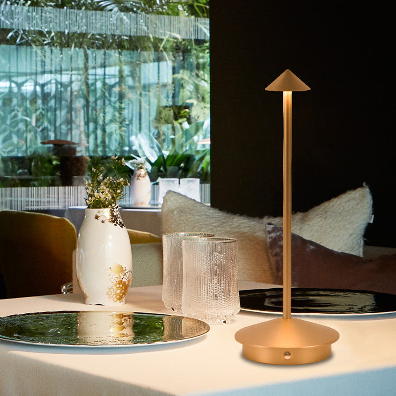 Pilformet LED Lampe | Trådløs Bordlampe | Dæmpbar Med Justerbar Lysstyrke | IP65 Stænktæt | 3000mAh Batteri | Opladningstid 2 Timer | Op Til 40