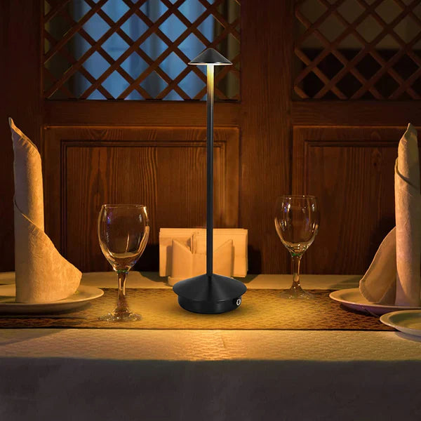 Pilformet LED Lampe | Trådløs Bordlampe | Dæmpbar Med Justerbar Lysstyrke | IP65 Stænktæt | 3000mAh Batteri | Opladningstid 2 Timer | Op Til 40