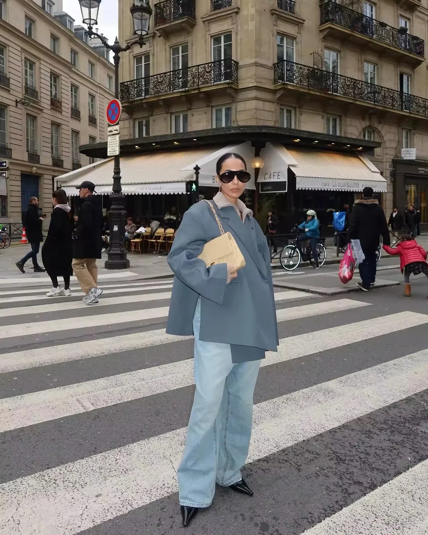 Zoey Jakke | Trendy Oversized Look | Unik Twist | Høj kvalitetsmateriale og Komfort | Alsidig til Hverdags- og Forretningsbrug | Flere Farver og