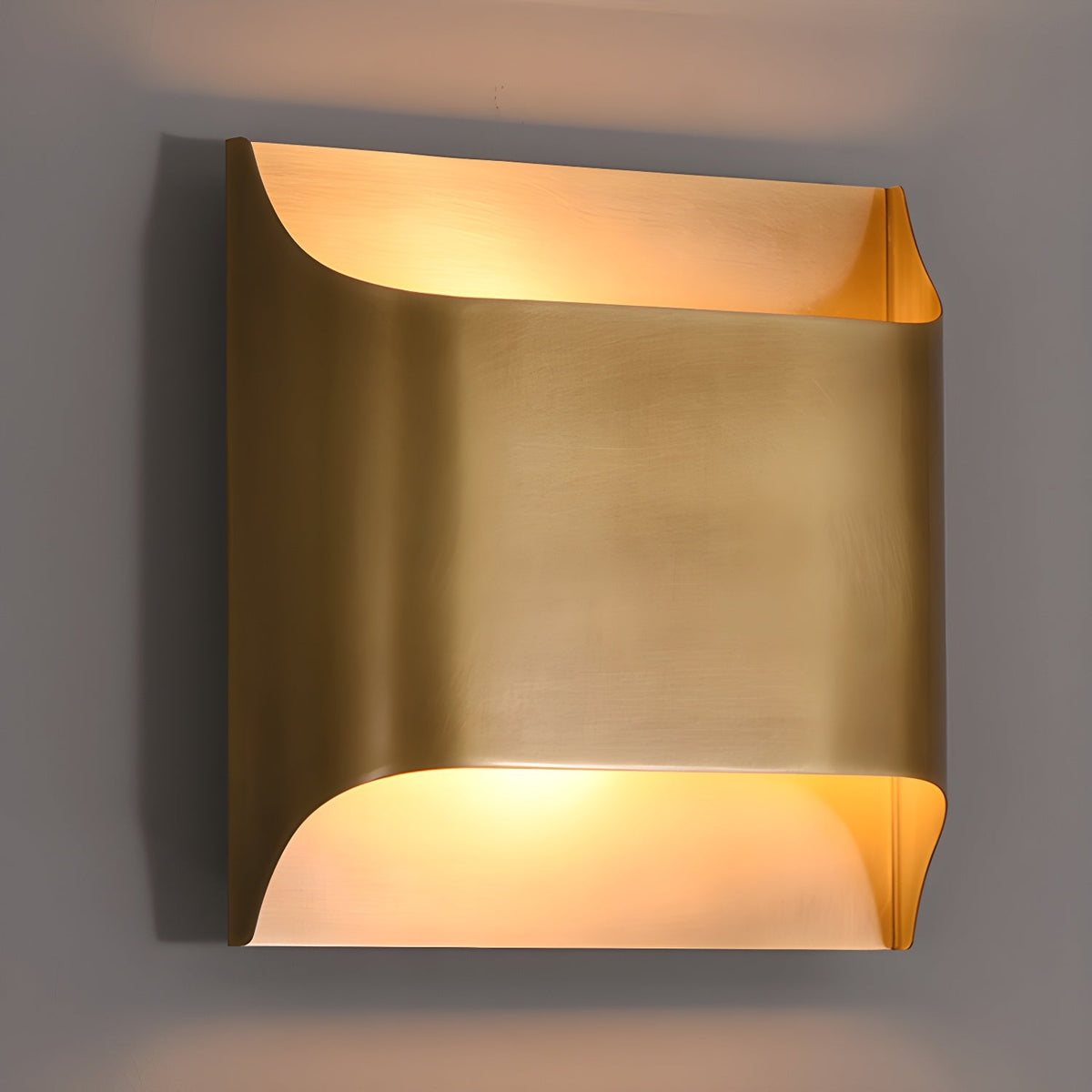 Penny | Brass Wall Lamp