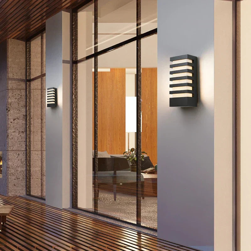 Luxora | Moderne LED Væglampe | Sort Aluminium | Indendørs og Udendørs Belysning | H26,5xD12 cm | 12W