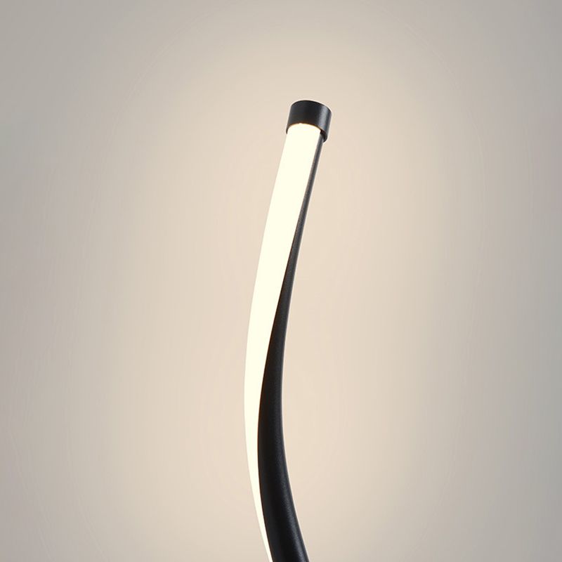 Lavianza | Moderne Gulvlampe | Minimalistisk Design | Slank Form | Høj Kvalitet | Perfekt til Stue og Soveværelse | Elegant Belysning | Holdbar