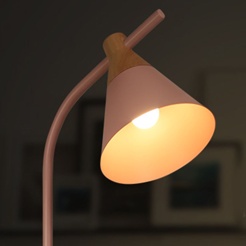 Trevinae | Moderne design | Minimalistisk gulvlampe | Effektiv belysning | Høj kvalitet | Kompakt og alsidig | Ideel til stue, kontor og