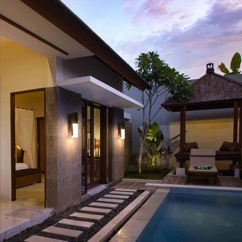 Luminoir Protector | Smart Udendørs Lampe | Bevægelsessensor | LED | IP65 Vandtæt | Sort Aluminium | 10W/20W | Nem Installation | Energieffektiv