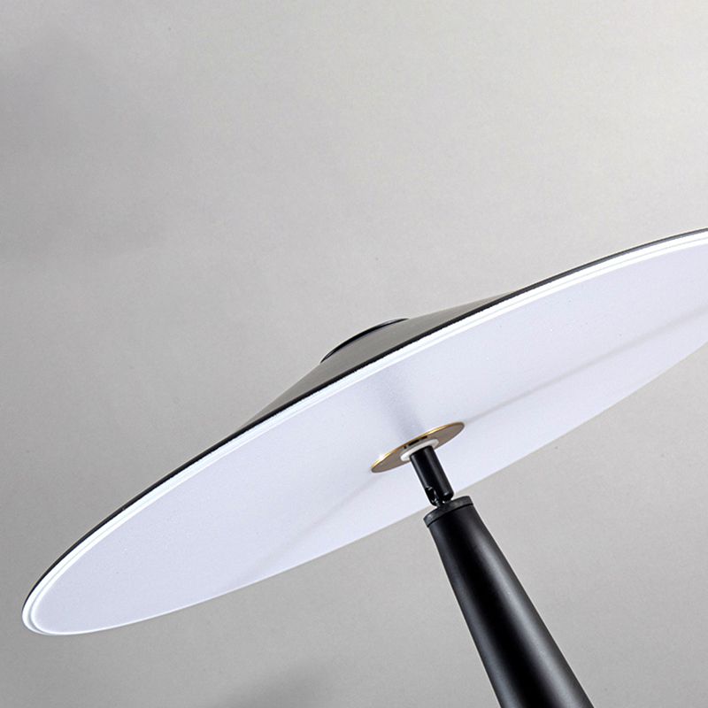 Florentino | Moderne gulvlampe | Slankt design | Passer til stue, soveværelse, kontor | Kompatibel med forskellige lyskilder | Høj kvalitet