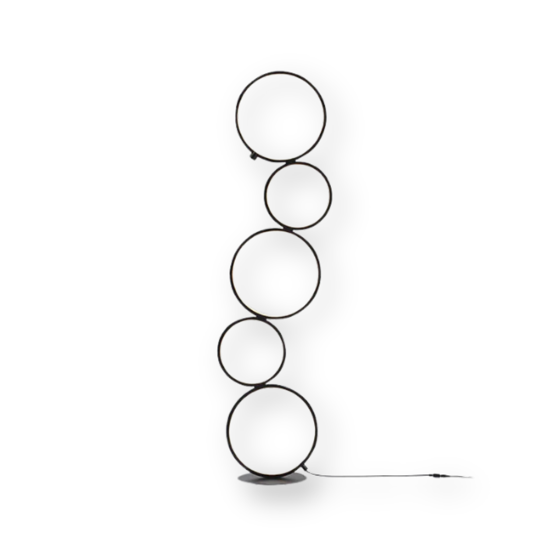 Arisa Gulvlampe | Elegant Circles Design | Moderne Stabelde Ringe | Effektiv Belysning | Holdbar Kvalitet | Ideel til Stue, Soveværelse & Kontor