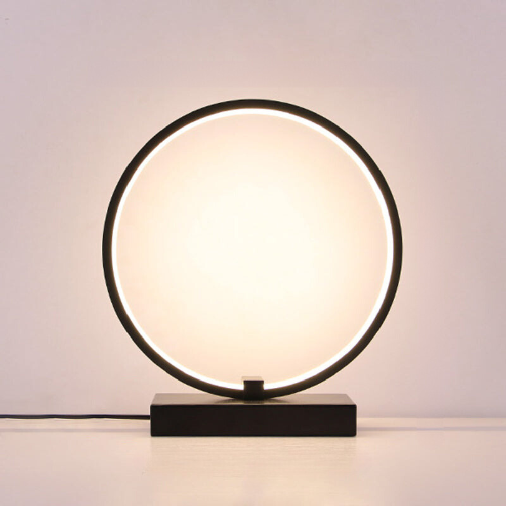 Minimalistisk C-formet LED-lampe | Justerbar lysintensitet | Aluminum design | Sort, hvid, træ | 38,1 cm høj | Dansk