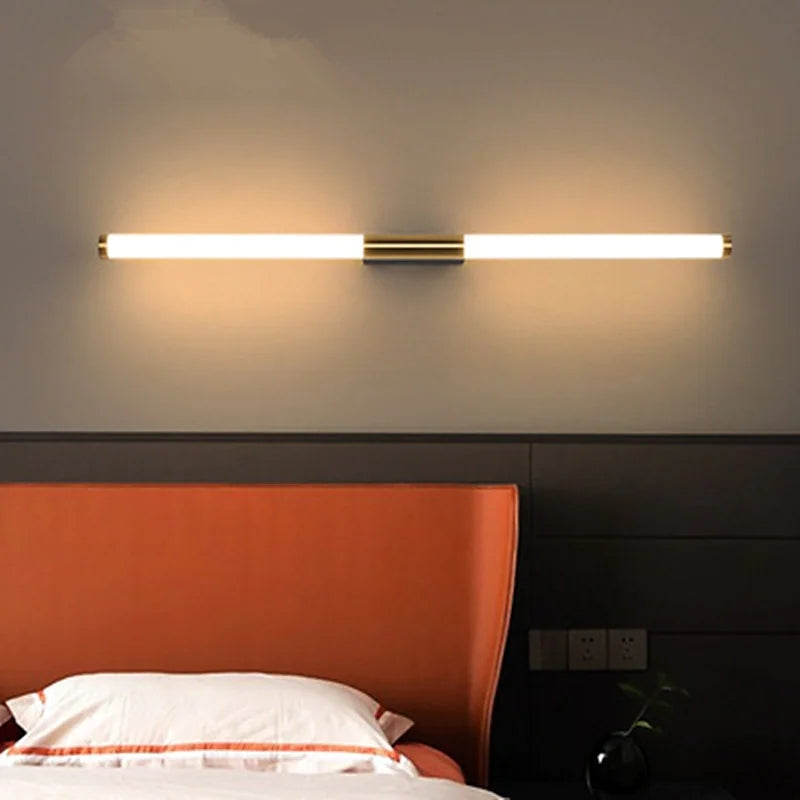 Leigh LED Væglampe | Hvid-Guld Metal | Moderne Minimalistisk Design | Stue & Badeværelse | Rustfrit Stål & Akryl | 49-69 cm | LED 3000K/6000K