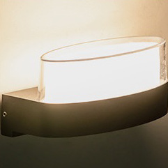 RadiantShield | LED Lystræffer | Vejrbestandig | Modern Design | Udendørs Belysning | Elegant IP65 Lyselement | Sikker og Holdbar | Til Have,
