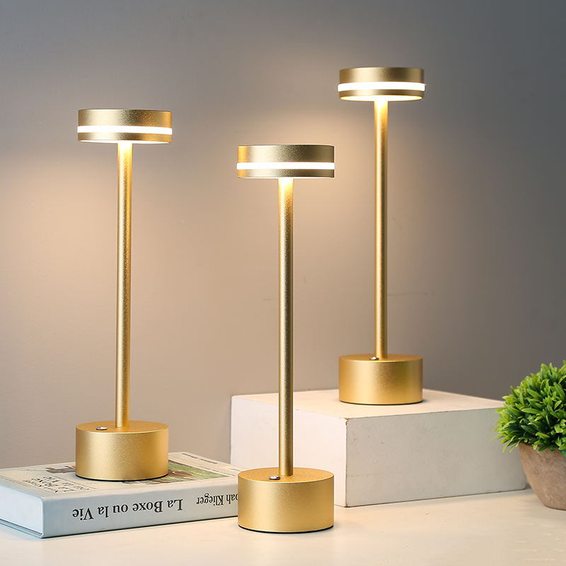 LuxeLight af Luminoir | Trådløs bordlampe i aluminium | Justerbar lysstyrke | Genopladeligt batteri | Elegant og funktionelt design | CE, CSA, FCC